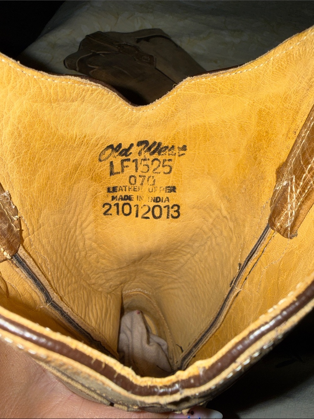 Classic Two-Tone Brown Leather Western Boots - Picture 4 of 5